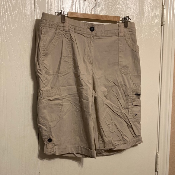 Chico's Pants - Chicos beige Bermuda shorts size 2.5